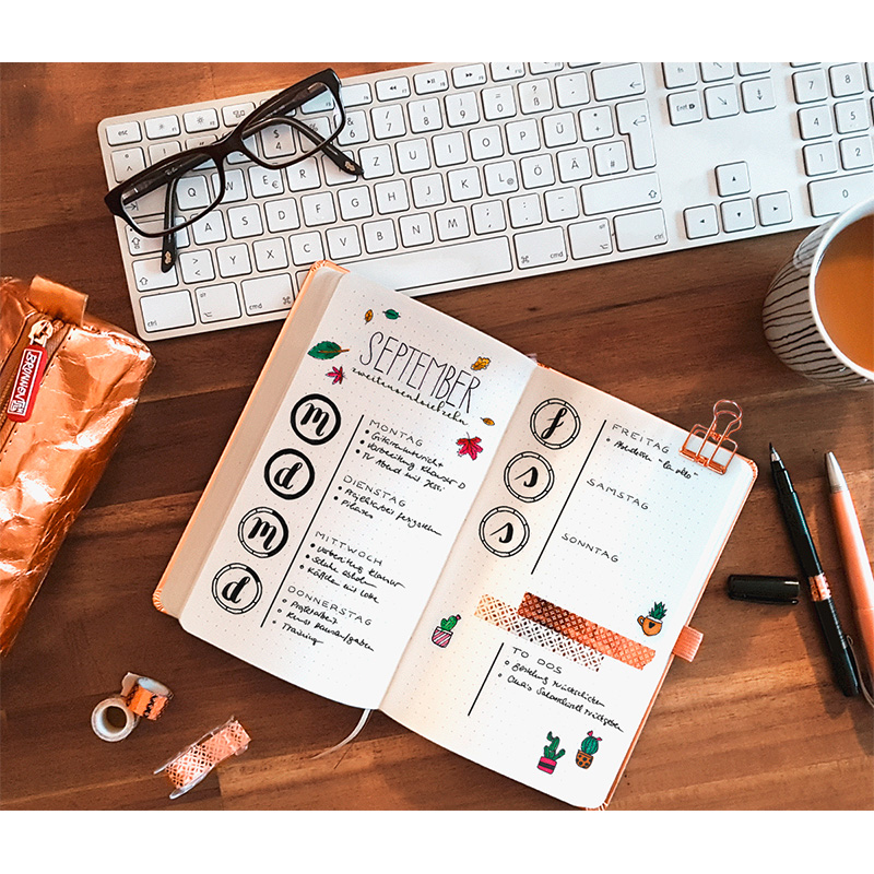 Блокнот Brunnen Компаньон Металлик, на резинке, точка, 80 гр/м2, 9.5 х 12.8 см, 96 листов Золотой металлик-7